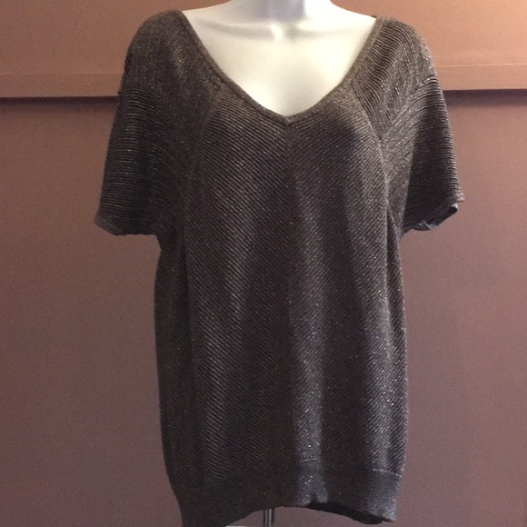 Gray blouse. - Picture 2 of 3